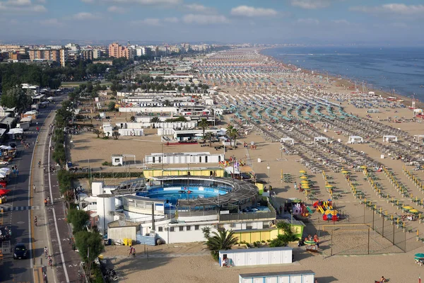 Rimini plaży Włochy w sezonie letnim — Zdjęcie stockowe