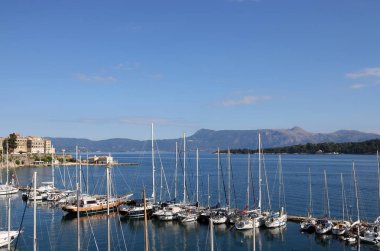 Teknelerden ve yat bağlantı noktası Corfu Yunanistan