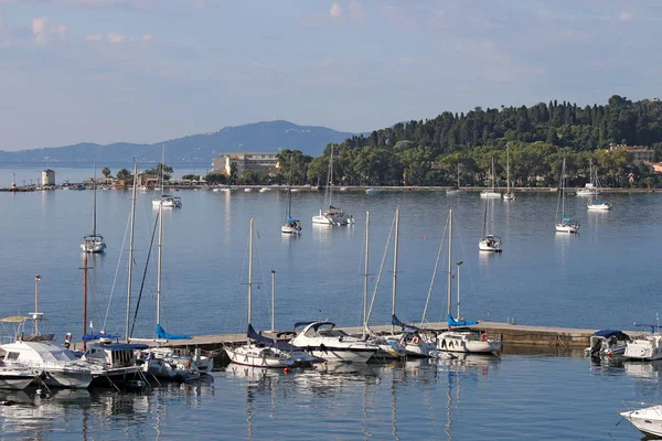 Garitsa baai Corfu eiland Griekenland — Stockfoto