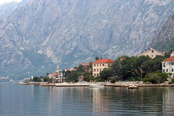 Baía de Kotor Montenegro na temporada de verão — Fotografia de Stock