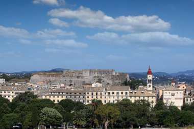 Saint Spyridon kilise ve yeni kale Korfu şehir manzarası Gree