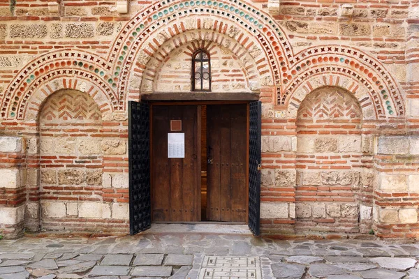 Antigua Iglesia de Santa Paraskeva en la ciudad de Nessebar Bulgar — Foto de Stock