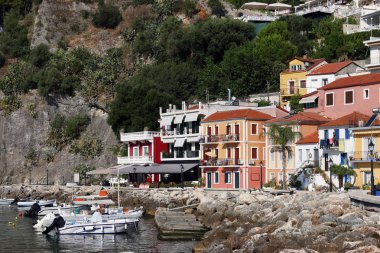 renkli evler ve bina Parga Yunanistan yaz tatili