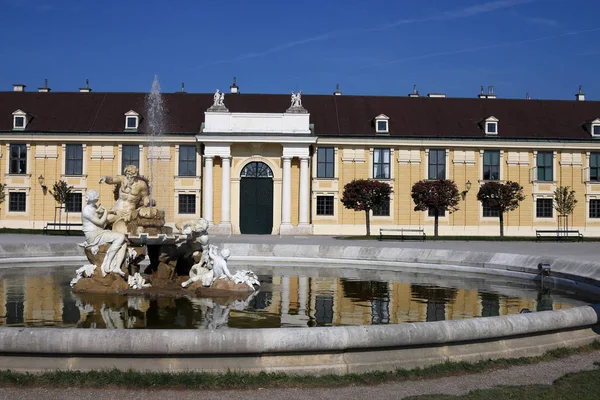 Paleis Schönbrunn fontein Wenen Oostenrijk — Stockfoto