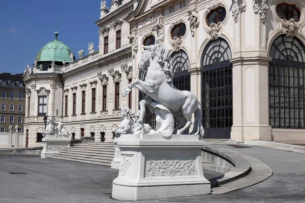 Statue e sculture Palazzo Belvedere a Vienna Austria — Foto Stock