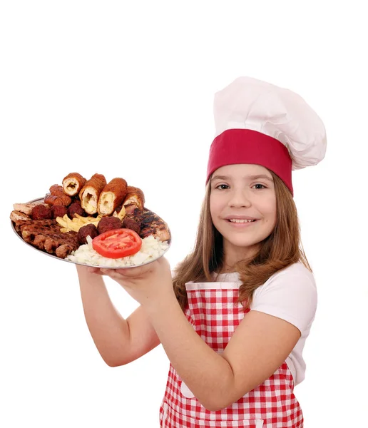 Menina feliz cozinheiro com carne grelhada mista — Fotografia de Stock