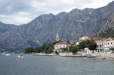 Yaz tatilinde Kotor Karadağ Körfezi