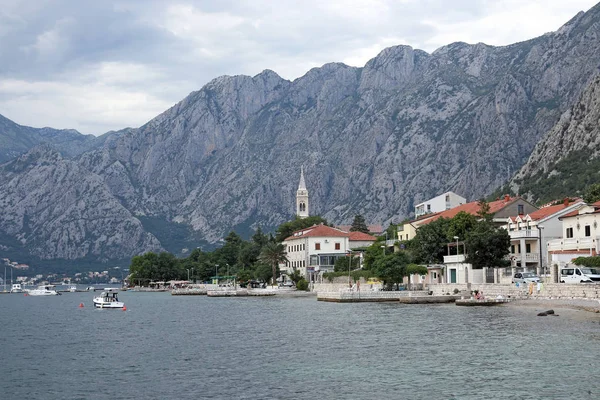 Baía de Kotor Montenegro em férias de verão — Fotografia de Stock