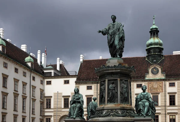 Viyana 'da İmparator I. Franz Hofburg Burgplatz anıtı — Stok fotoğraf