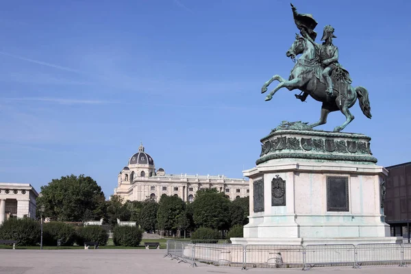 Statue équestre de l'archiduc Karl sur Heldenplatz à Vienne Aust — Photo