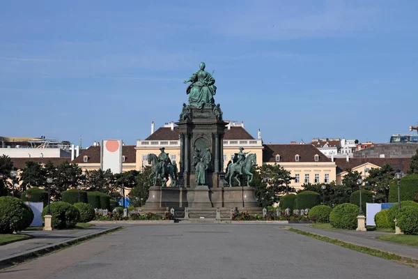 Памятник императрице Марии Терезии — стоковое фото