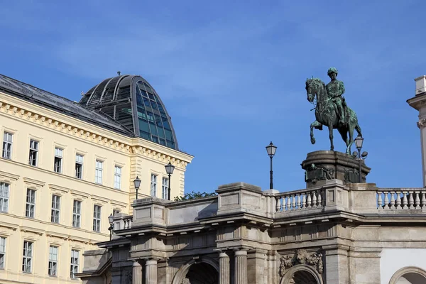 Кінний пам'ятник герцог Альбрехт Альбертіна Відень Austri — стокове фото