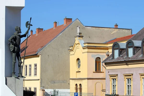 Old houses and knight sculpture street in Eger Hungary — Stock Photo, Image