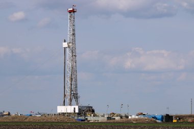 Petrol Sahası sektöründe kara yağı ve gaz sondaj donanımı