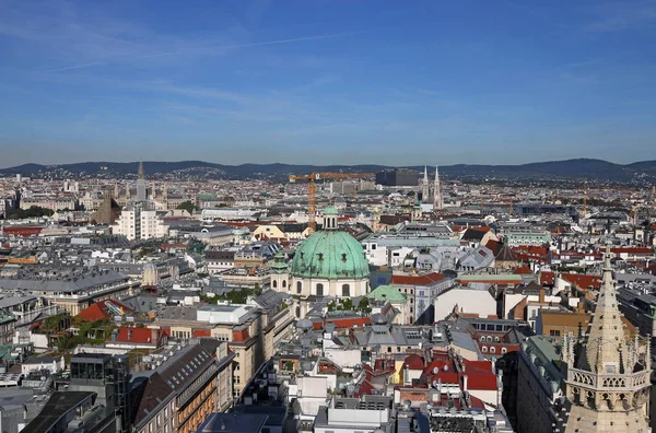 Viena paisagem urbana edifícios antigos e modernos Áustria — Fotografia de Stock