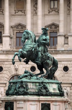 Hofburg Sarayı Heldenplatz önünde Prens Eugen Heykeli