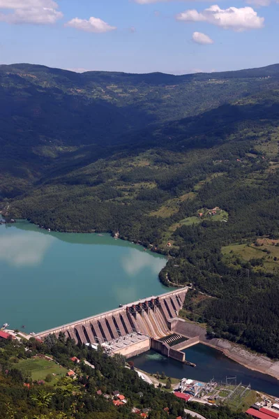 Elektrownia wodna na rzece Drina Perucac Serbia landscap — Zdjęcie stockowe