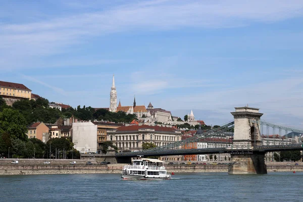 Puente de cadena sobre el río Danubio Budapest Hungría — Foto de Stock