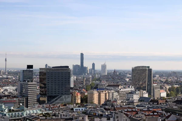Viyana şehir manzaralı ofis binaları ve gökdelenler — Stok fotoğraf