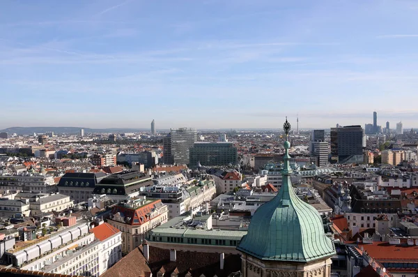 Gamla och moderna byggnader stadsbild Wien Österrike — Stockfoto