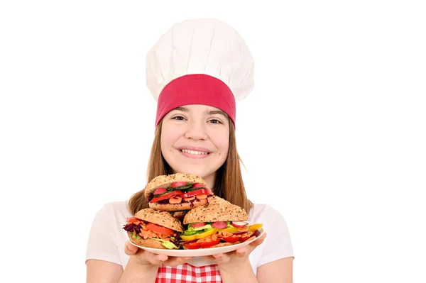 Cuisinière Avec Sandwichs Végétaliens Sur Assiette — Photo