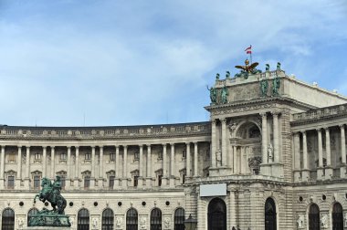 Prens Eugen 'in heykeli ve Heldenplatz Avusturya' daki Hofburg sarayı.