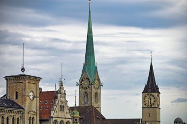 Zürih, St. Peter ve Fraumunster kilise saat kuleleri, İsviçre