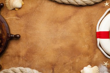 Yatçılık ve deniz sembolleri - direksiyon simidi, deniz kabuğu, hawser ve kağıt sayfası lifebuoy