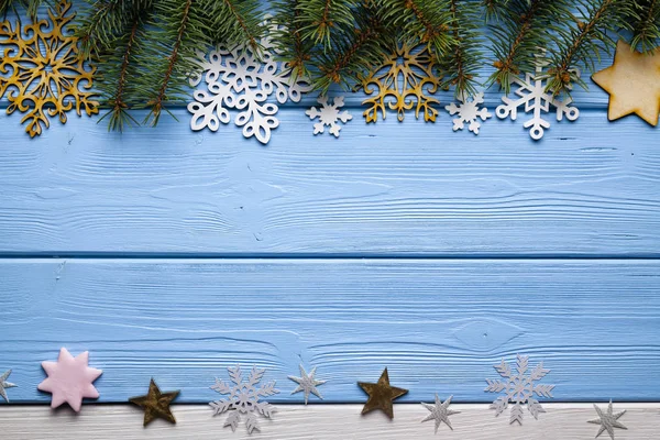 Adornos Navidad Rama Abeto Estrellas Madera Copos Nieve Mesa — Foto de Stock