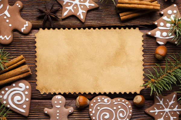 Carta Carta Bianca Pan Zenzero Biscotti Natale Spezie Sfondo Legno — Foto Stock