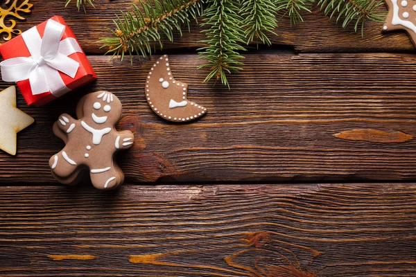 크리스마스 배경에 상자와 스프루 — 스톡 사진