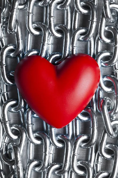 Red Heart Steel Chains — Zdjęcie stockowe