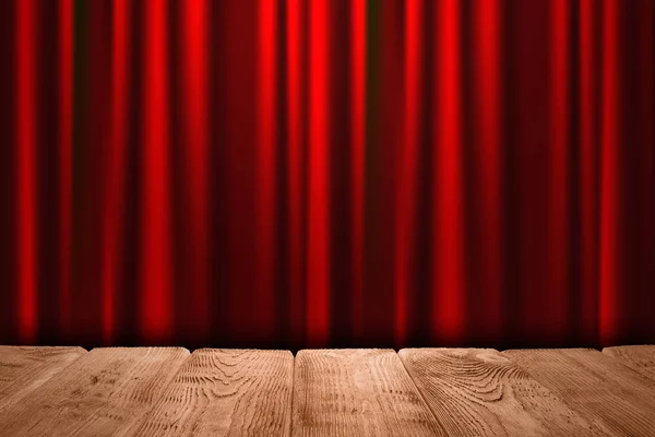木桌与空白空间和闪亮的红色丝绸窗帘背景 — 图库照片