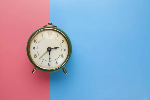Classic retro alarm clock on abstract pastel color background — Stock Photo, Image