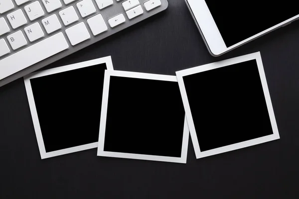 Classic paper photo frames, mobile phone and computer keyboard o — Stock Photo, Image