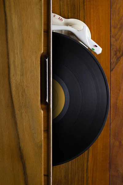 Vintage classic record player with vinyl record — Stock Photo, Image