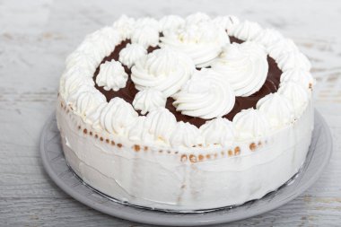 Whiped krema ve çikolata kek