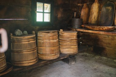Sırbistan 'ın Sirogojno Etno Köyündeki eski Sırp geleneksel evi