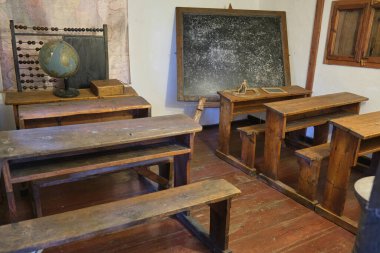 Sirogojno Etnik Köyü 'ndeki Eski Okul ve Açık Hava Müzesi, Sırbistan