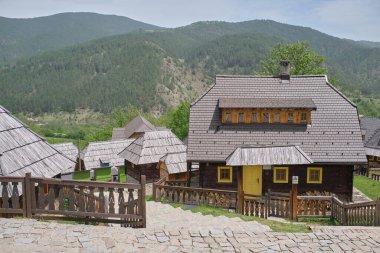 Drvengrad, Zlatibor Bölgesi, Sırbistan - Emir Kusturica 'nın filmi Hayat Bir Mucize