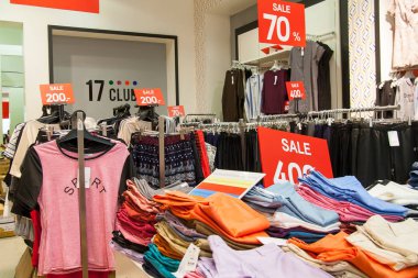 Satılık kıyafetler. Atölye iç