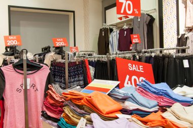 Satılık kıyafetler. Atölye iç