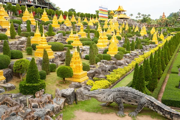 Pattaya, Tajlandia - 05 grudnia 2018 r.: Garde tropikalnego Nong Nooch — Zdjęcie stockowe