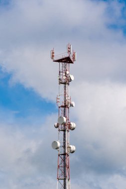 Cep ve mikrodalga iletim kulesi antenler