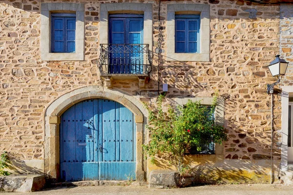 Camino de Santiago (İspanya), İspanyol meseta içinde Aziz, yol boyunca Santa Catalina de Somoza
