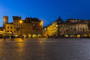Trento (İtalya) - Trento Piazza Duomo bu şehrin kalbi, Trentino bölgenin başkenti