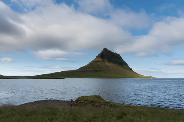 Στο Βουνό Kirkjufell Καλοκαίρι Ισλανδία — Φωτογραφία Αρχείου