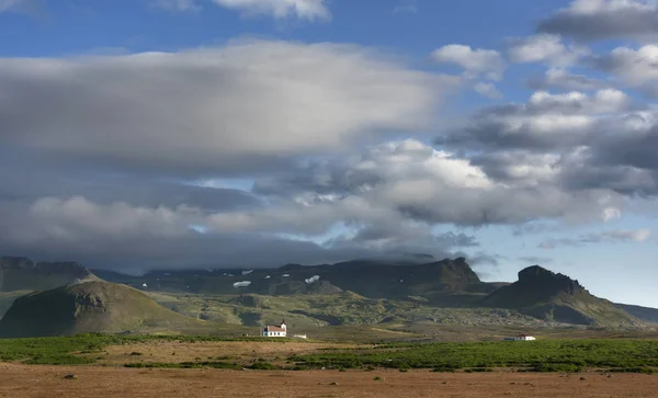 Μοναχικό Κόκκινη Εκκλησία Στο Westfjords Της Ισλανδίας — Φωτογραφία Αρχείου