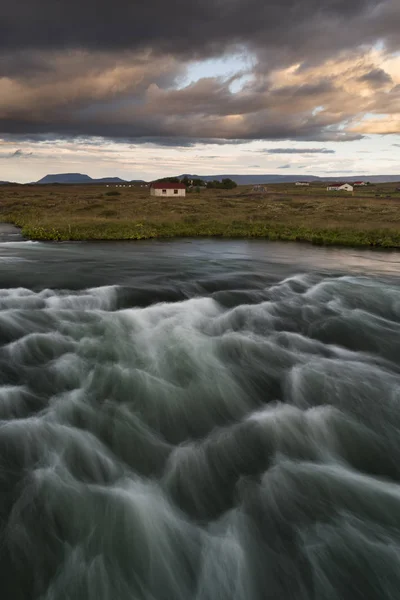 Einsames Fjordhaus Island — Stockfoto