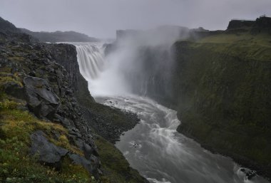 İzlanda'daki yaz aylarında güzel Dettifoss şelale